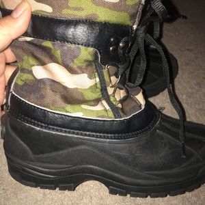 Kids Capelli Camo snow boot size 3